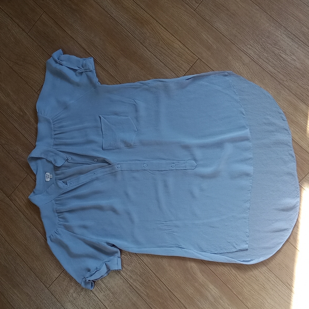 Wilfred 100% silk baby blue sheer short sleeved blouse size M
